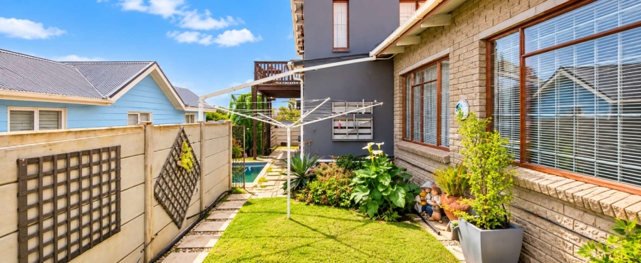 5 Bedroom Property for Sale in Kleinbaai Western Cape